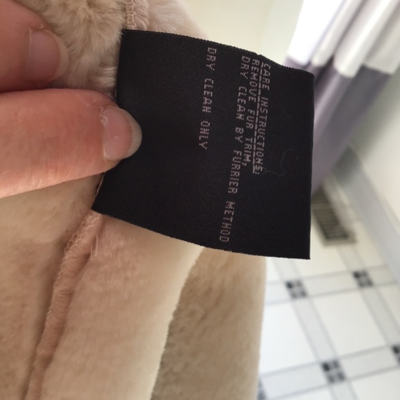 1 MADISON Women’s Shearling jacket with fur trimmed hood, size Large - Picture 10 of 10